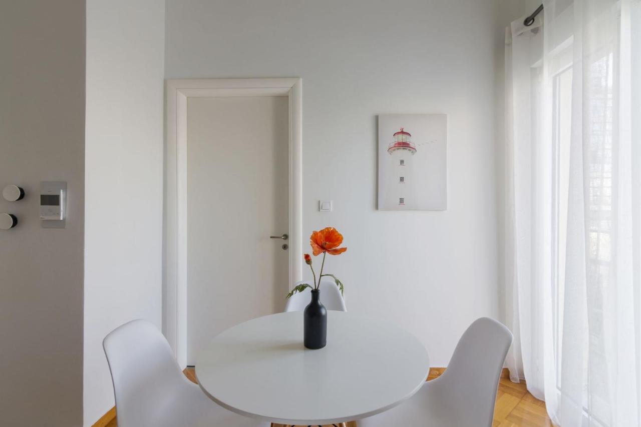 Classic Apartment For 4 People A Athena Bagian luar foto